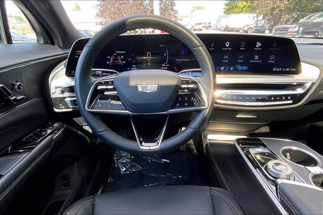 Used 2024 Cadillac Lyriq Luxury AWD/4WD image 4