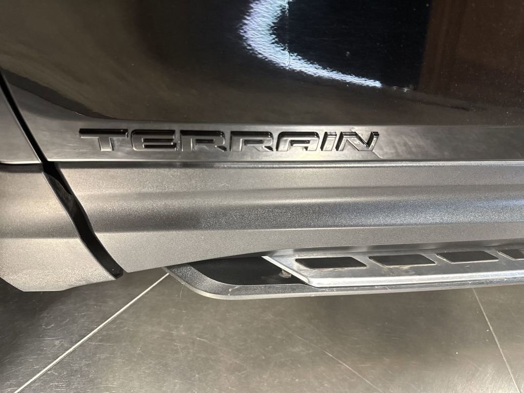 Used 2021 GMC Terrain SLE w/ Elevation Edition image 15