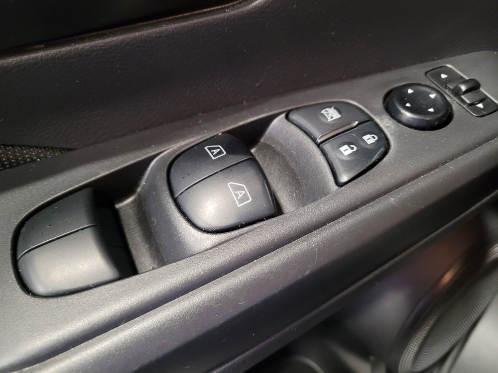 Used 2022 Nissan Kicks S FWD image 27