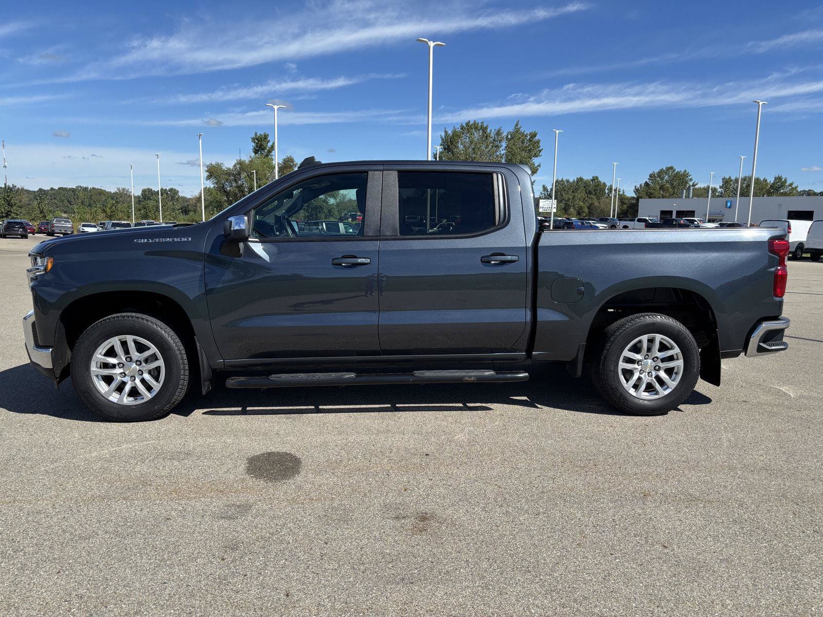 Used 2021 Chevrolet Silverado 1500 LT AWD/4WD image 2