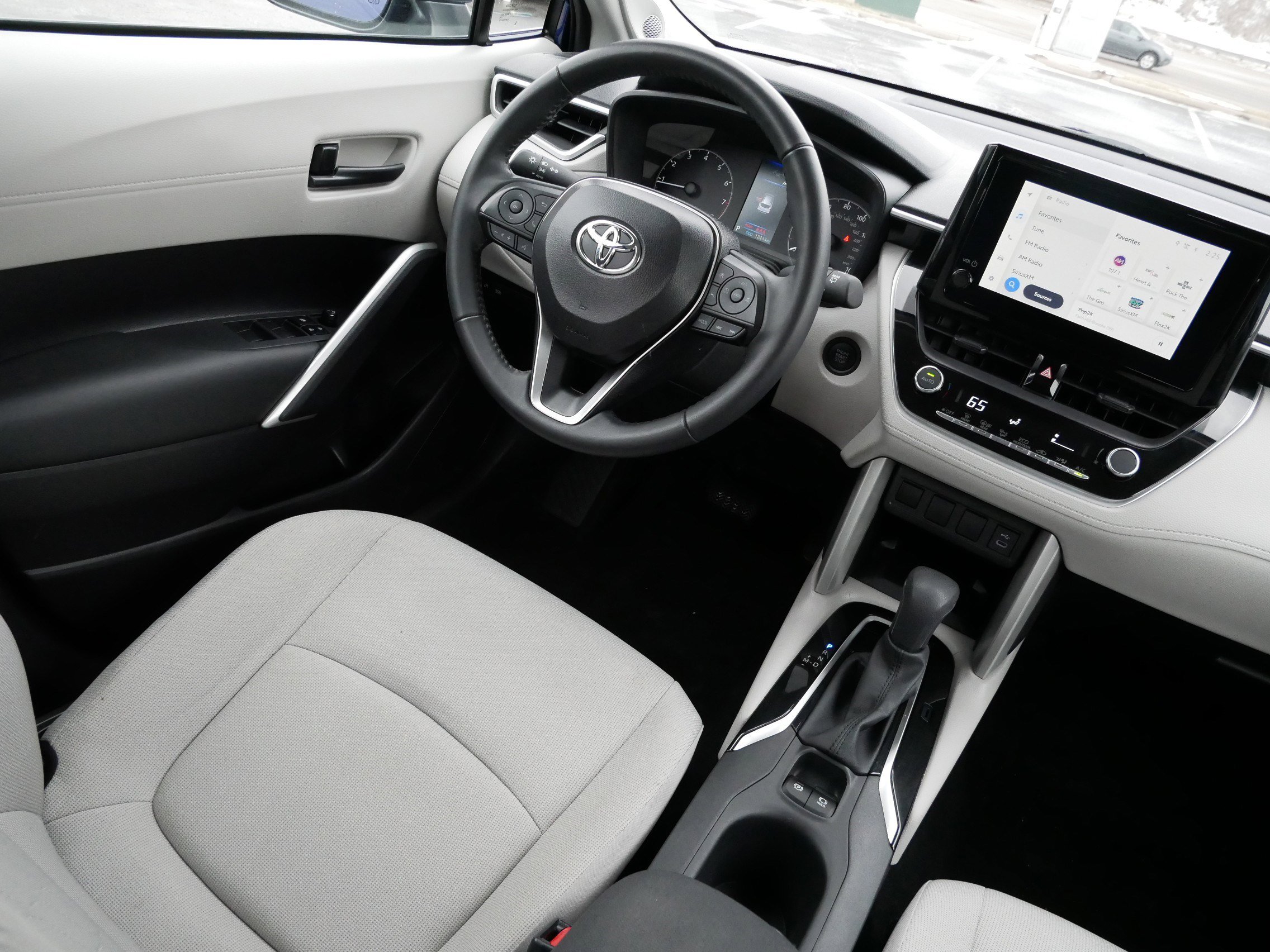 Certified 2024 Toyota Corolla Cross LE image 9