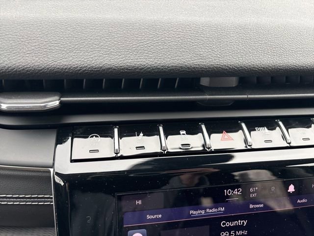 Used 2024 Jeep Grand Cherokee Laredo X image 30