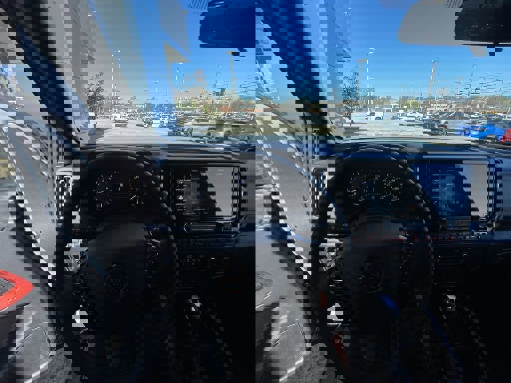 Used 2025 Nissan Frontier PRO-4X w/ Pro Convenience Package image 10