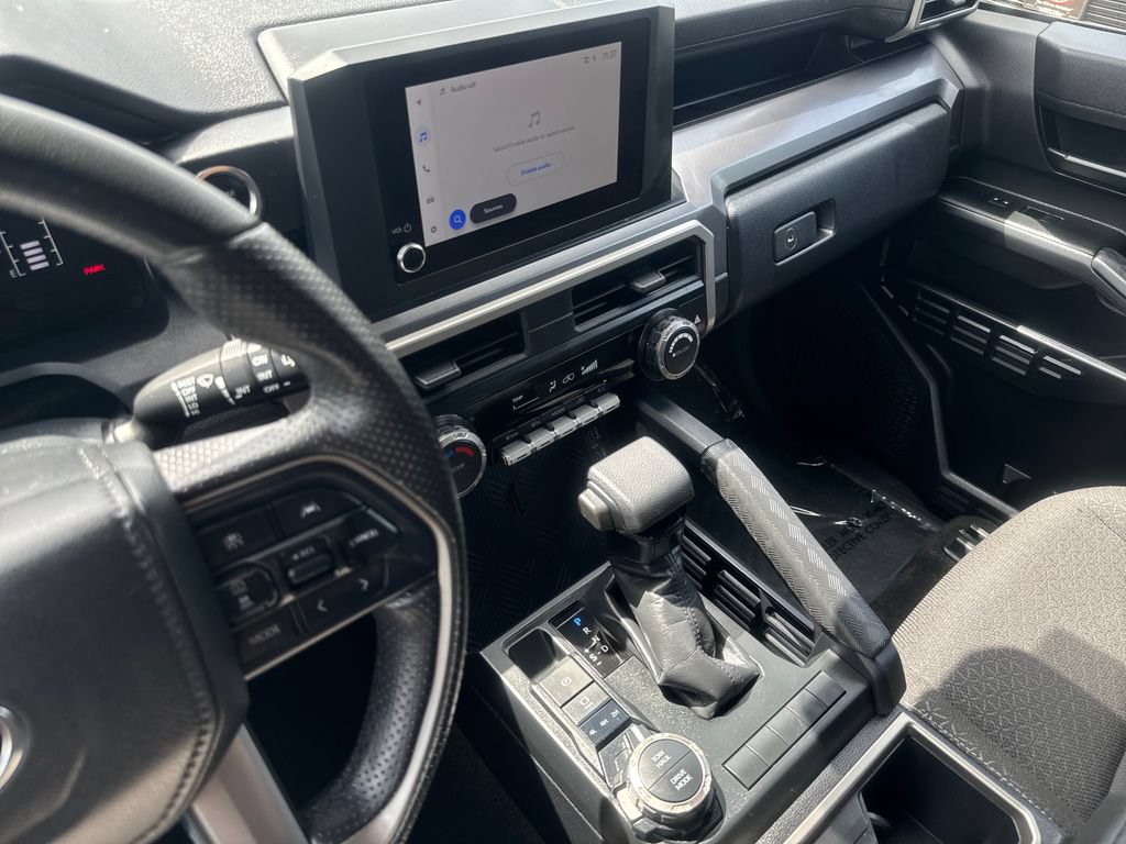 Used 2025 Toyota 4Runner SR5 AWD/4WD image 22