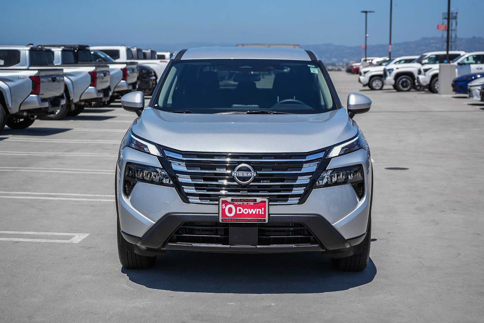 Used 2025 Nissan Rogue SV AWD/4WD image 2