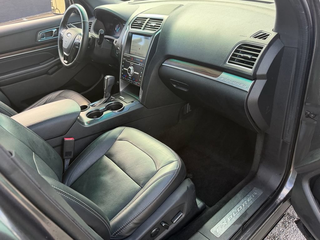 Used 2017 Ford Explorer Limited FWD image 17