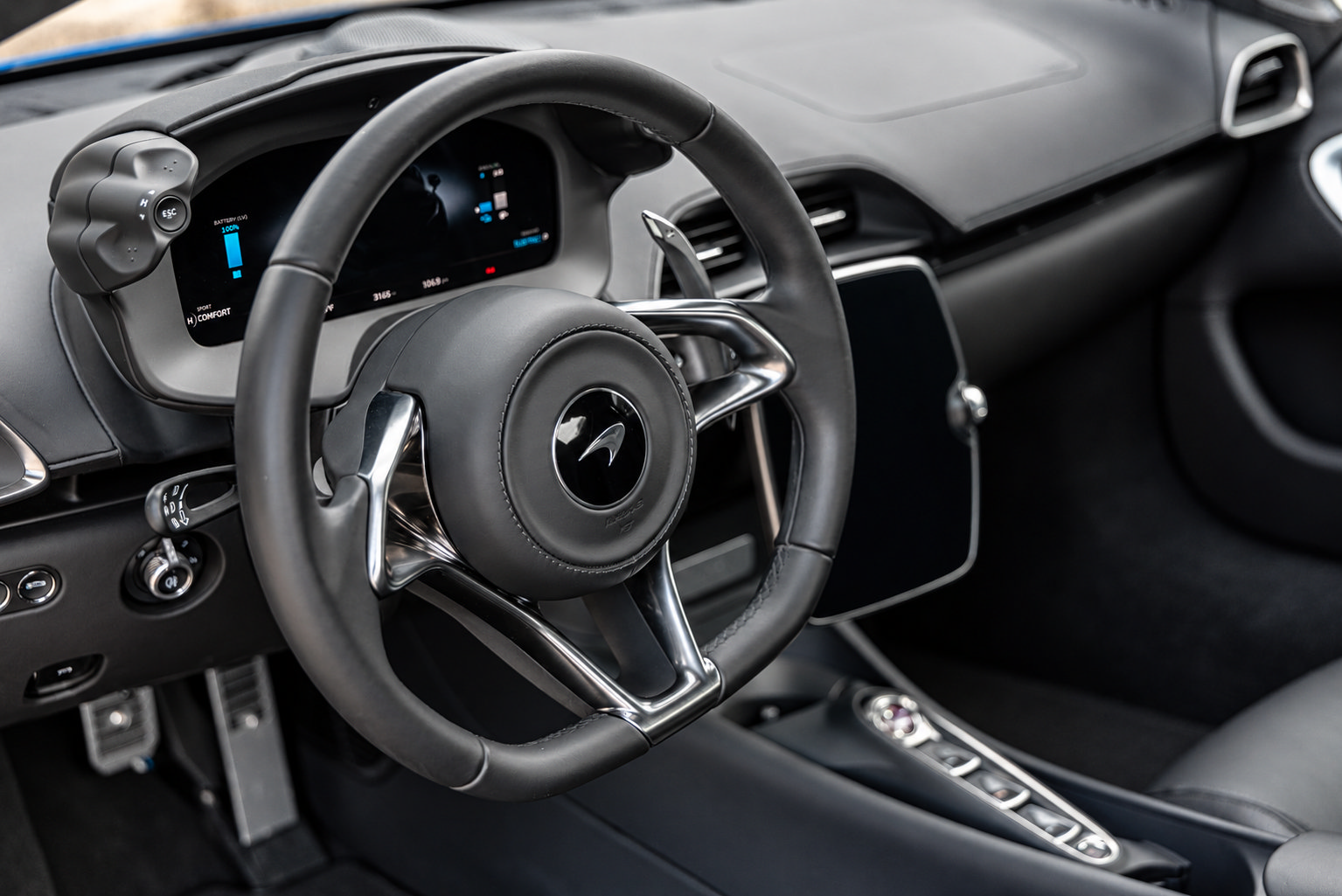 Used 2024 McLaren Artura RWD image 11