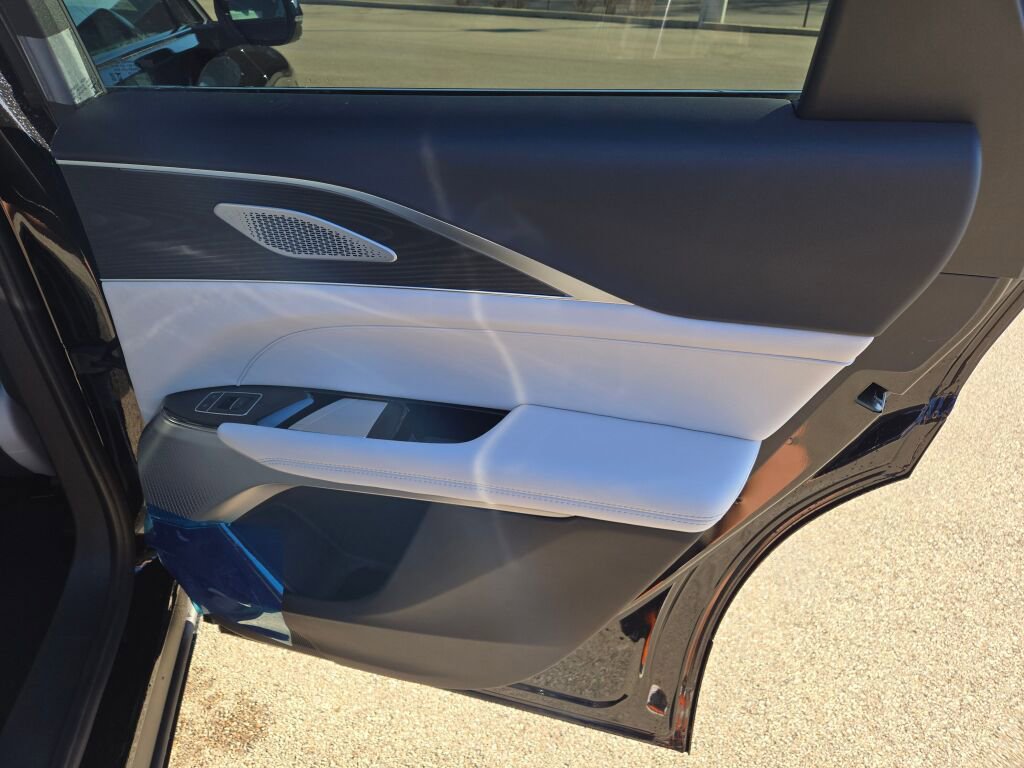 New 2026 Cadillac Lyriq Premium Luxury image 9