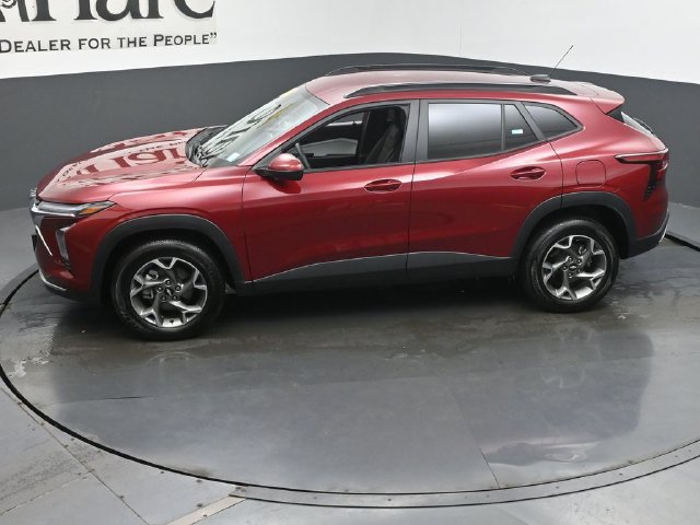 Used 2025 Chevrolet Trax LT FWD image 62