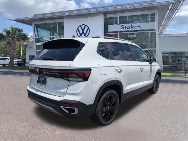 New 2026 Volkswagen Taos SE FWD image 4