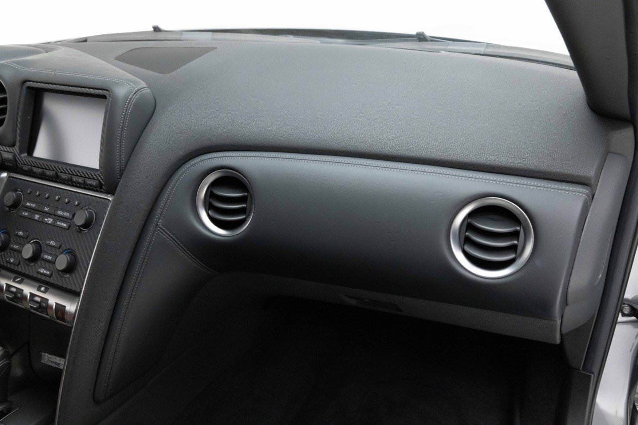 Used 2010 Nissan GT-R Premium AWD/4WD image 36
