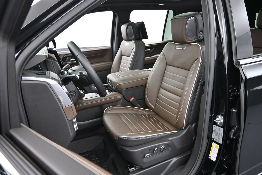 Used 2026 GMC Yukon Denali Ultimate w/ LPO, Floor Liner Package AWD/4WD image 5