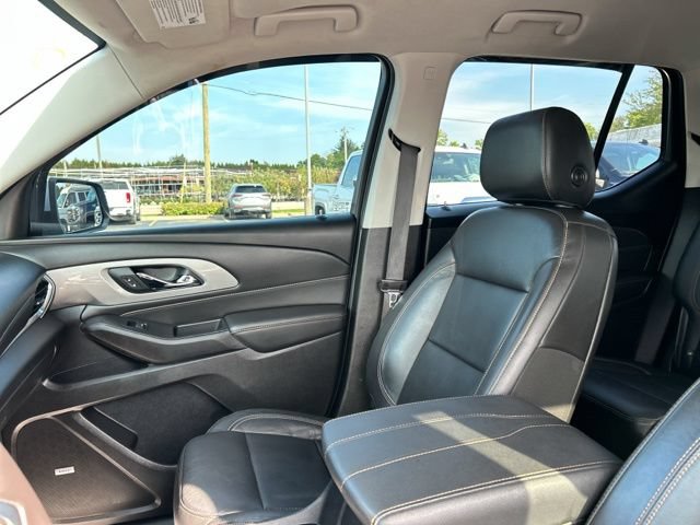 Used 2021 Chevrolet Traverse LT w/ LT Premium Package AWD/4WD image 32