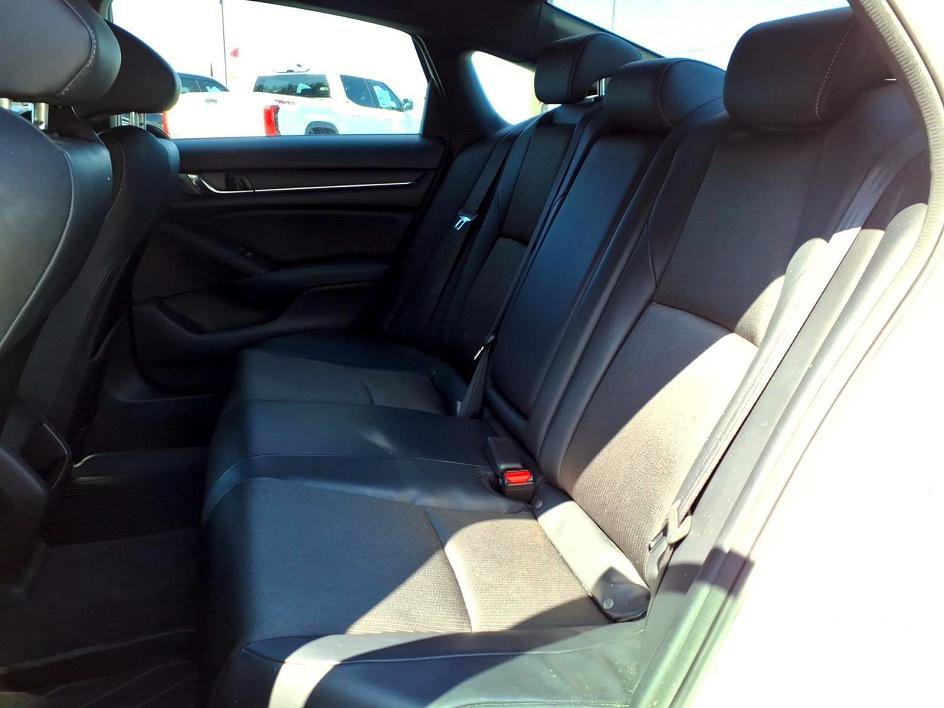 Used 2018 Honda Accord Sport image 9