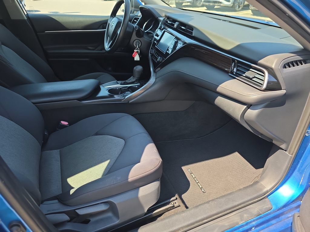 Used 2019 Toyota Camry LE FWD image 31