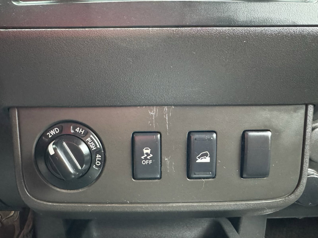 Used 2012 Nissan Frontier SV image 25