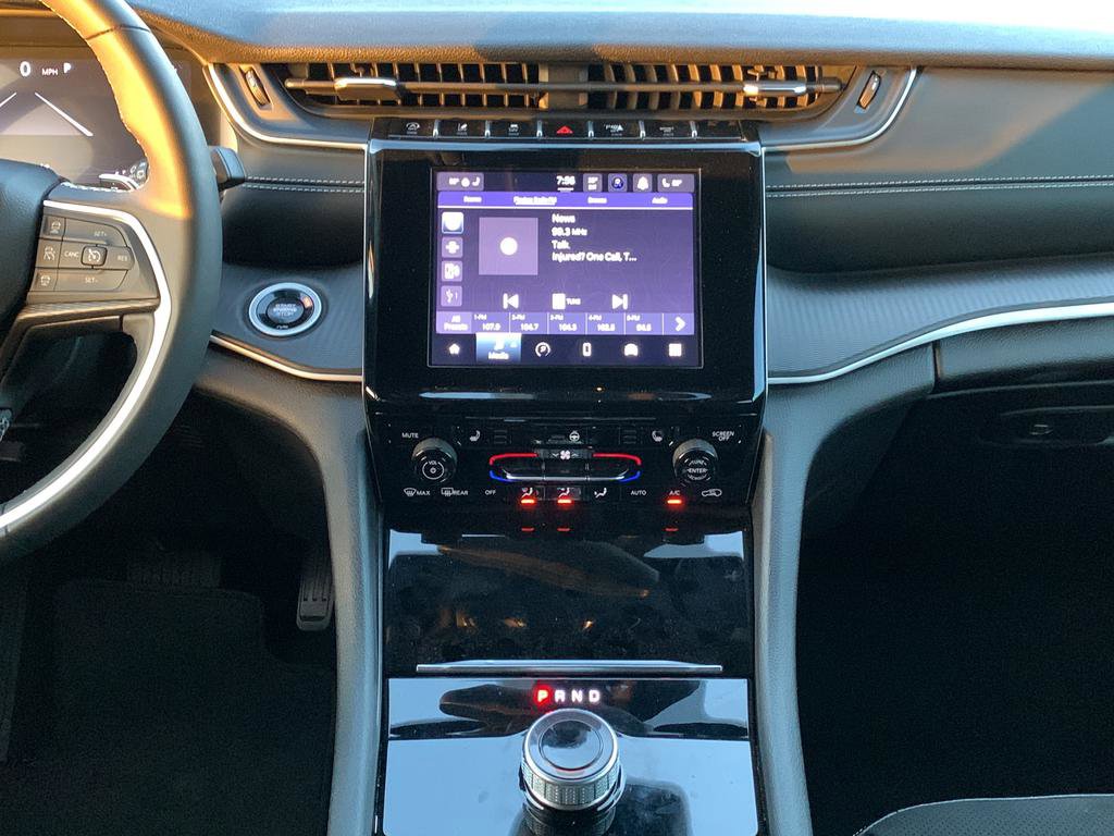 Used 2024 Jeep Grand Cherokee Altitude image 22