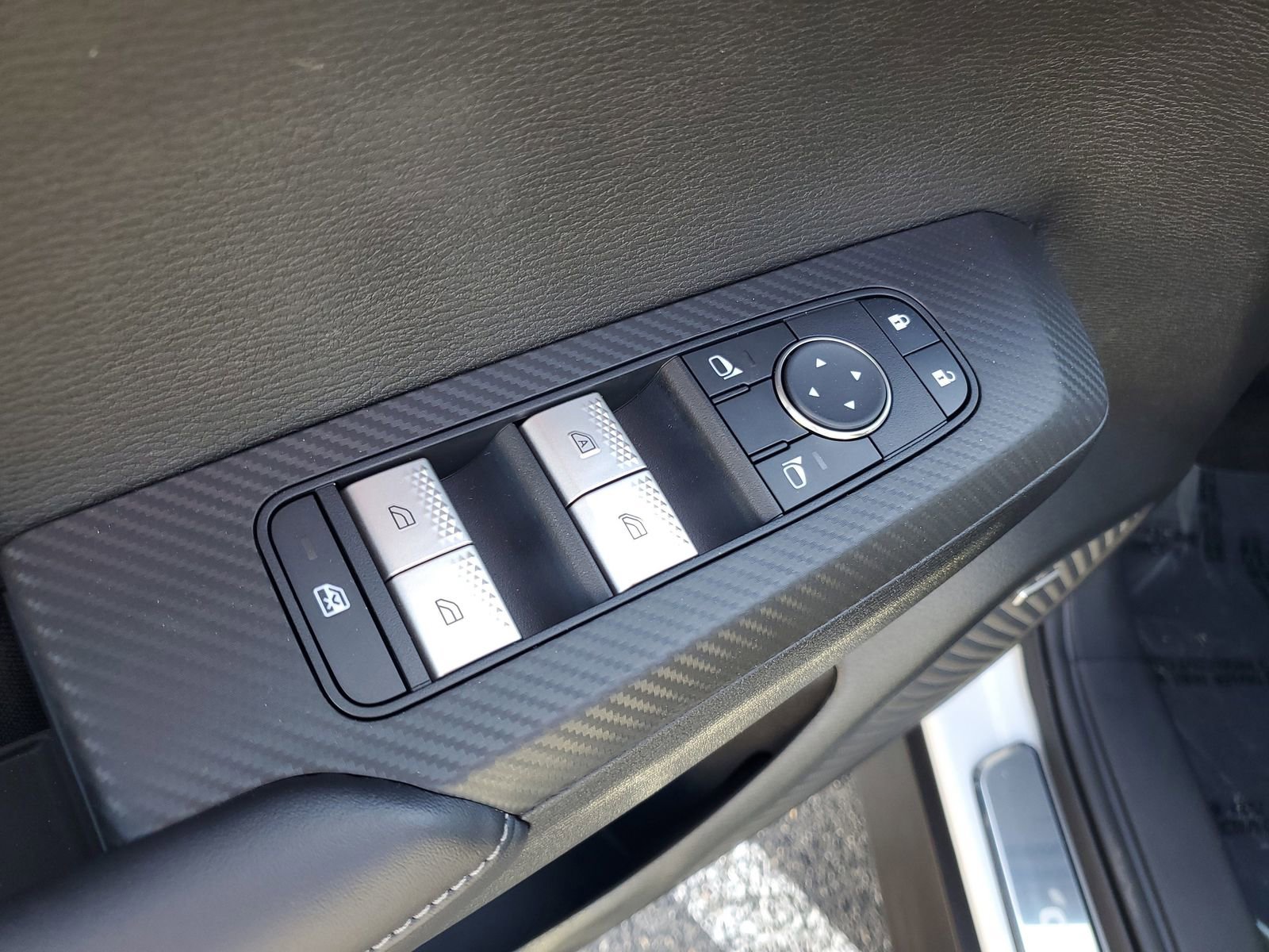 New 2026 Mitsubishi Outlander ES image 9