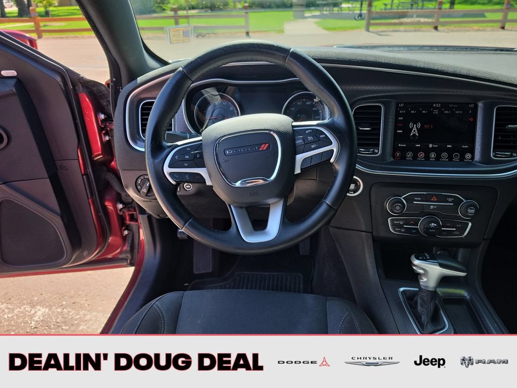 Used 2017 Dodge Charger SXT RWD image 13