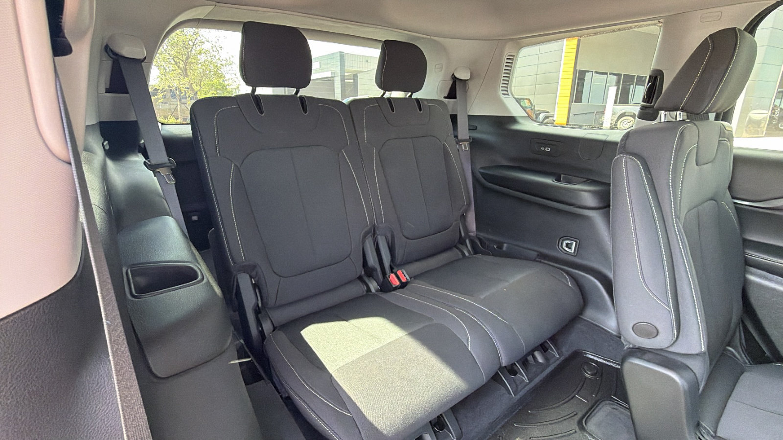 Certified 2022 Jeep Grand Cherokee L Laredo w/ Luxury Tech Group I RWD image 20