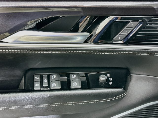 Used 2023 Jeep Wagoneer 4WD w/ Premium Group I image 19