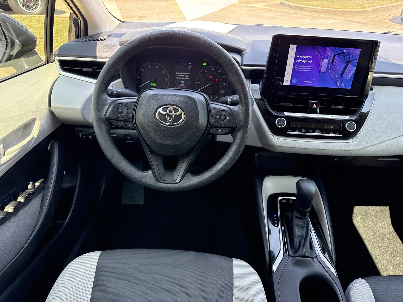 Used 2024 Toyota Corolla LE w/ LE Convenience Package image 12