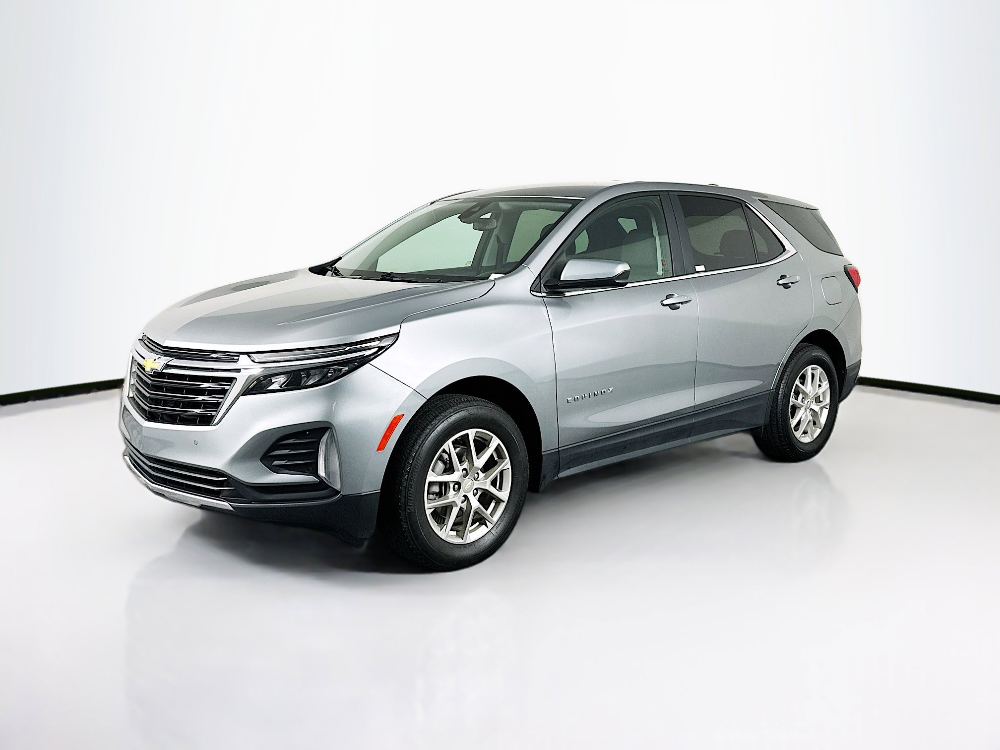 Used 2023 Chevrolet Equinox LT w/ Driver Convenience Package image 3