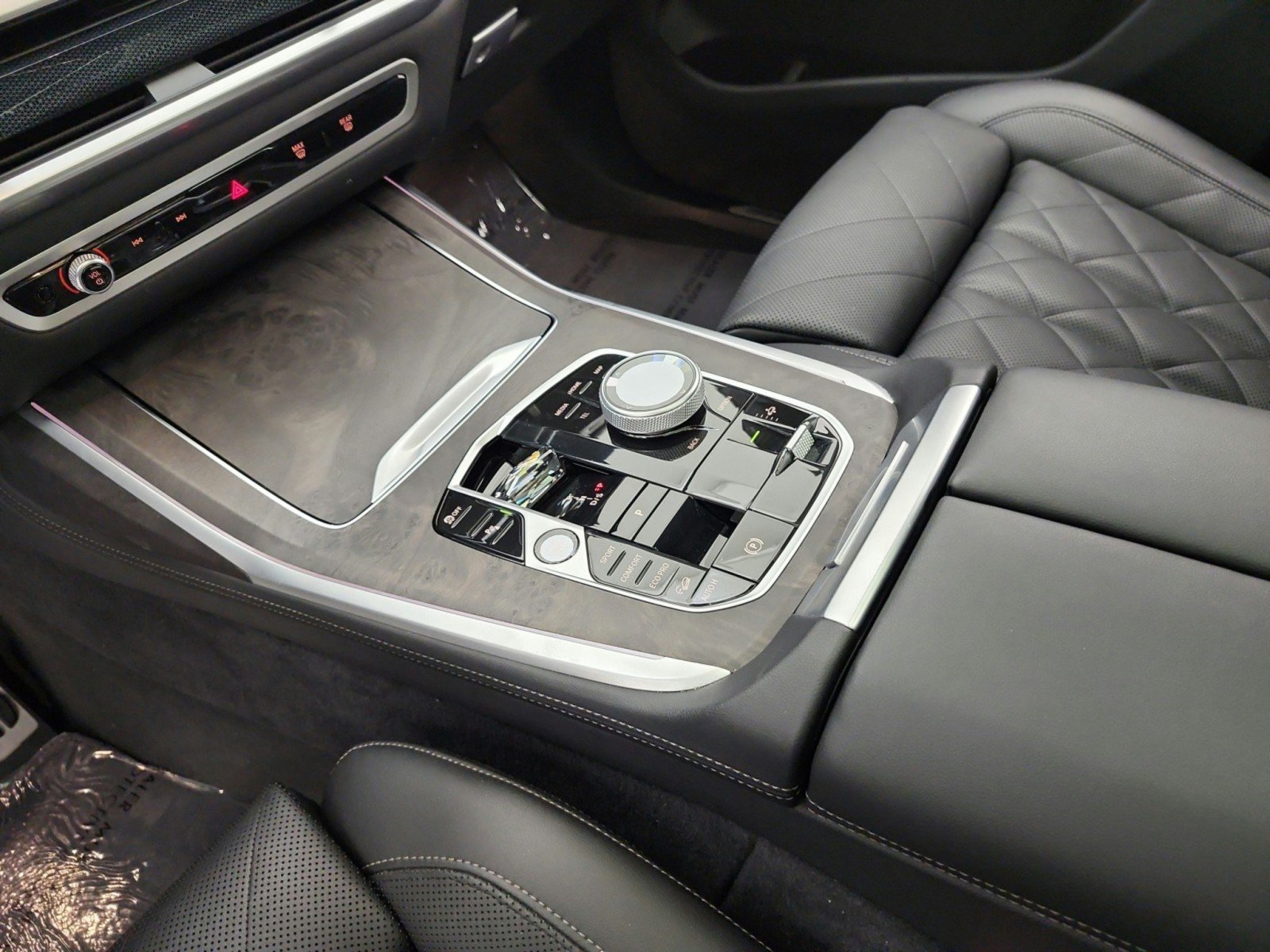 Used 2024 BMW X7 xDrive40i w/ Executive Package AWD/4WD image 11