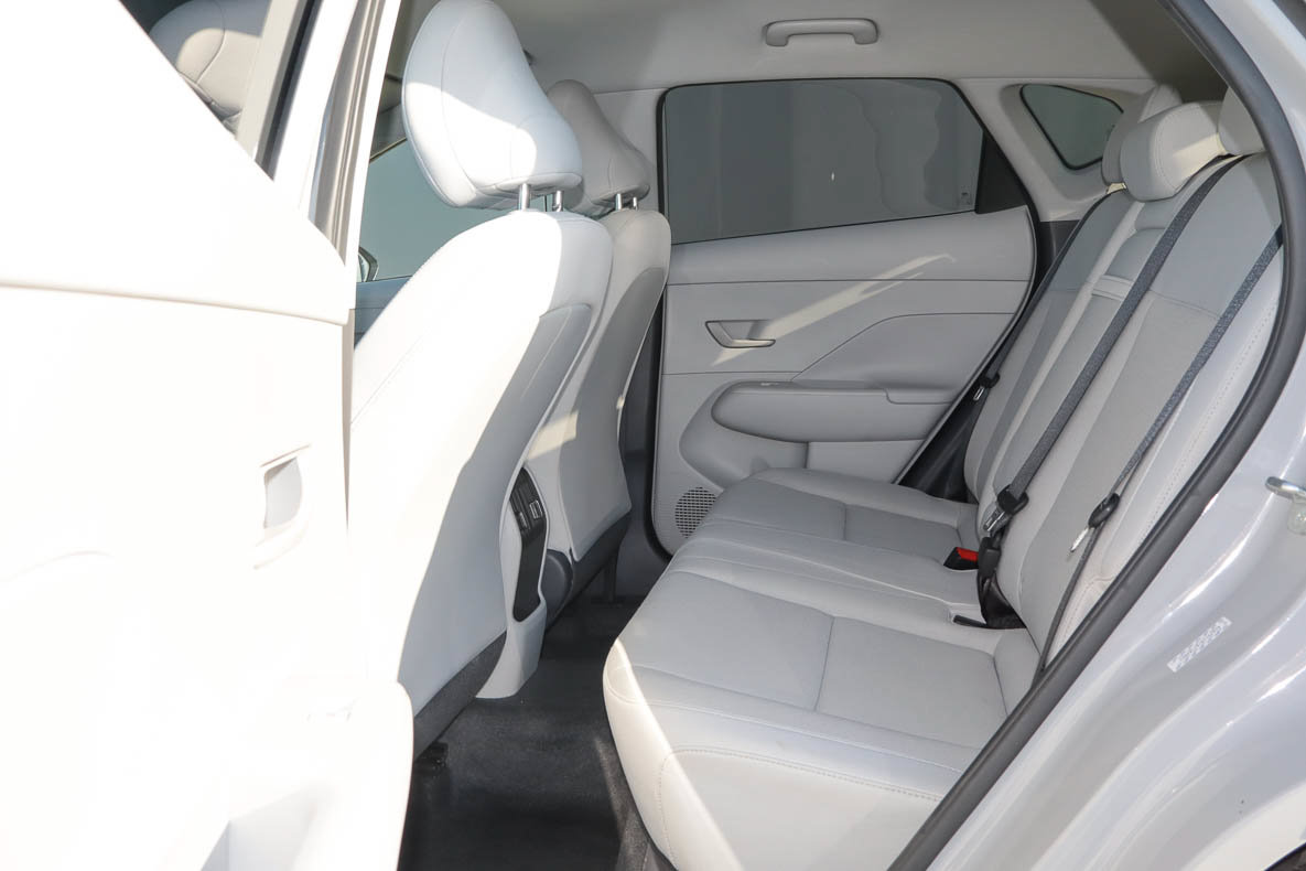 Used 2024 Hyundai Kona SEL AWD/4WD image 8