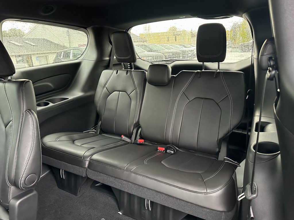 New 2026 Chrysler Pacifica Select image 14