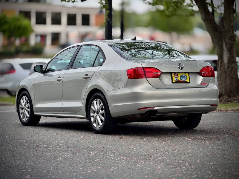 Used 2011 Volkswagen Jetta SE FWD image 5