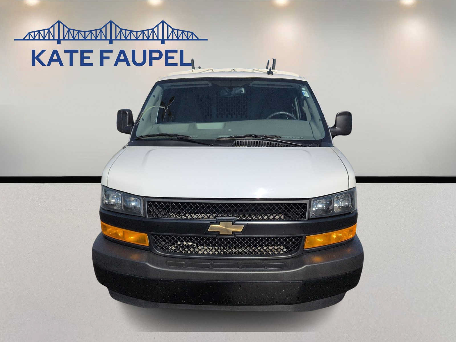 Used 2025 Chevrolet Express 3500 Extended w/ Driver Convenience Package RWD image 2