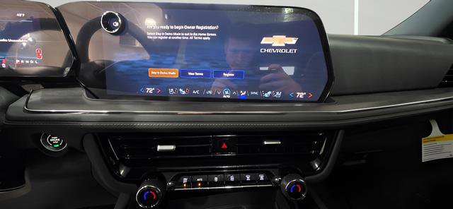 New 2026 Chevrolet Suburban Premier w/ Sun And Tow Package AWD/4WD image 19