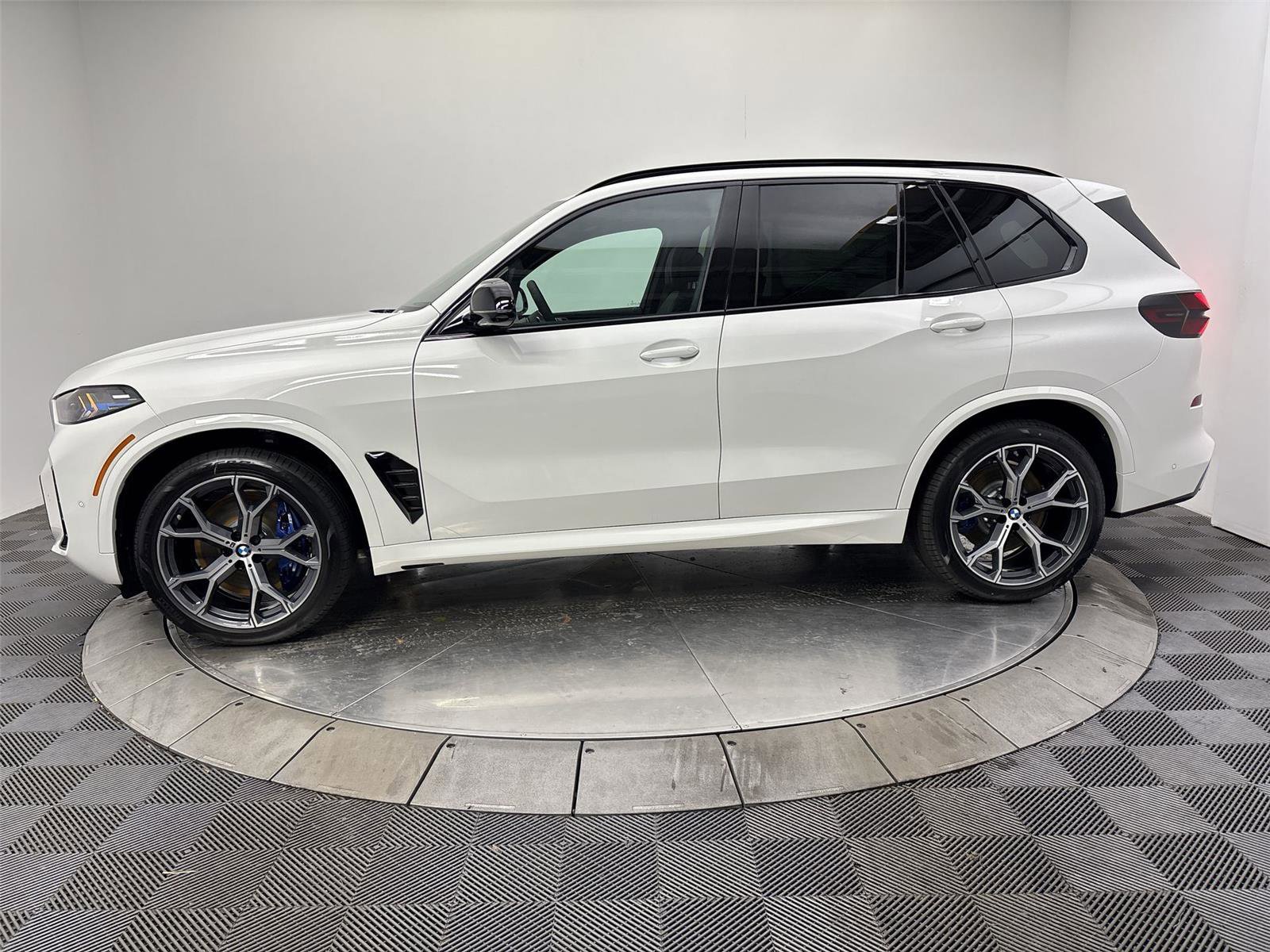 New 2026 BMW X5 M60i image 16