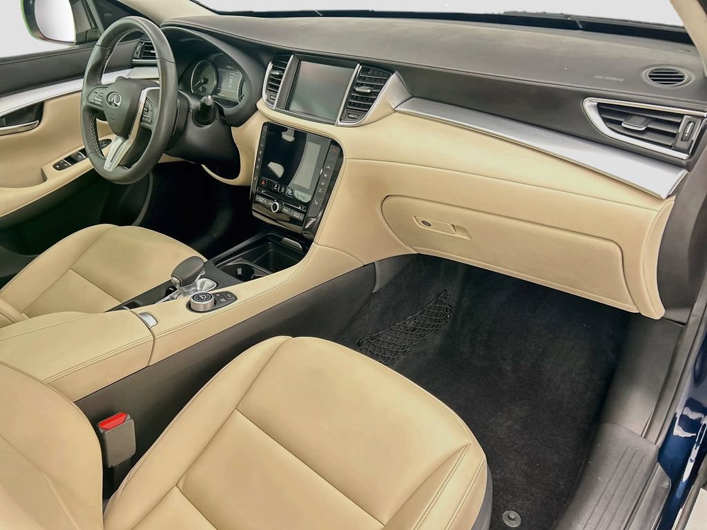 Used 2019 INFINITI QX50 Luxe w/ Navigation Package FWD image 16