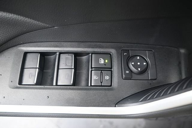 Used 2025 Toyota RAV4 XLE FWD image 9