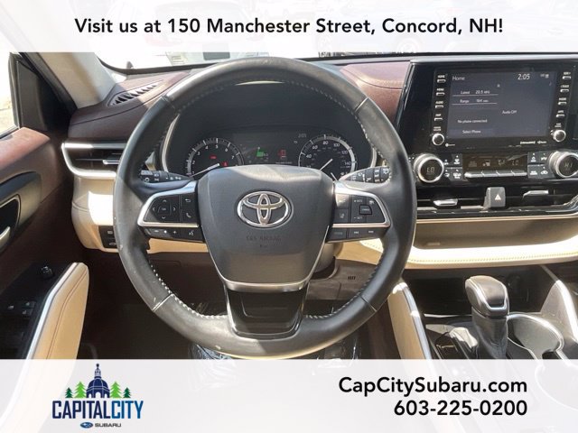 Used 2020 Toyota Highlander XLE AWD/4WD image 21