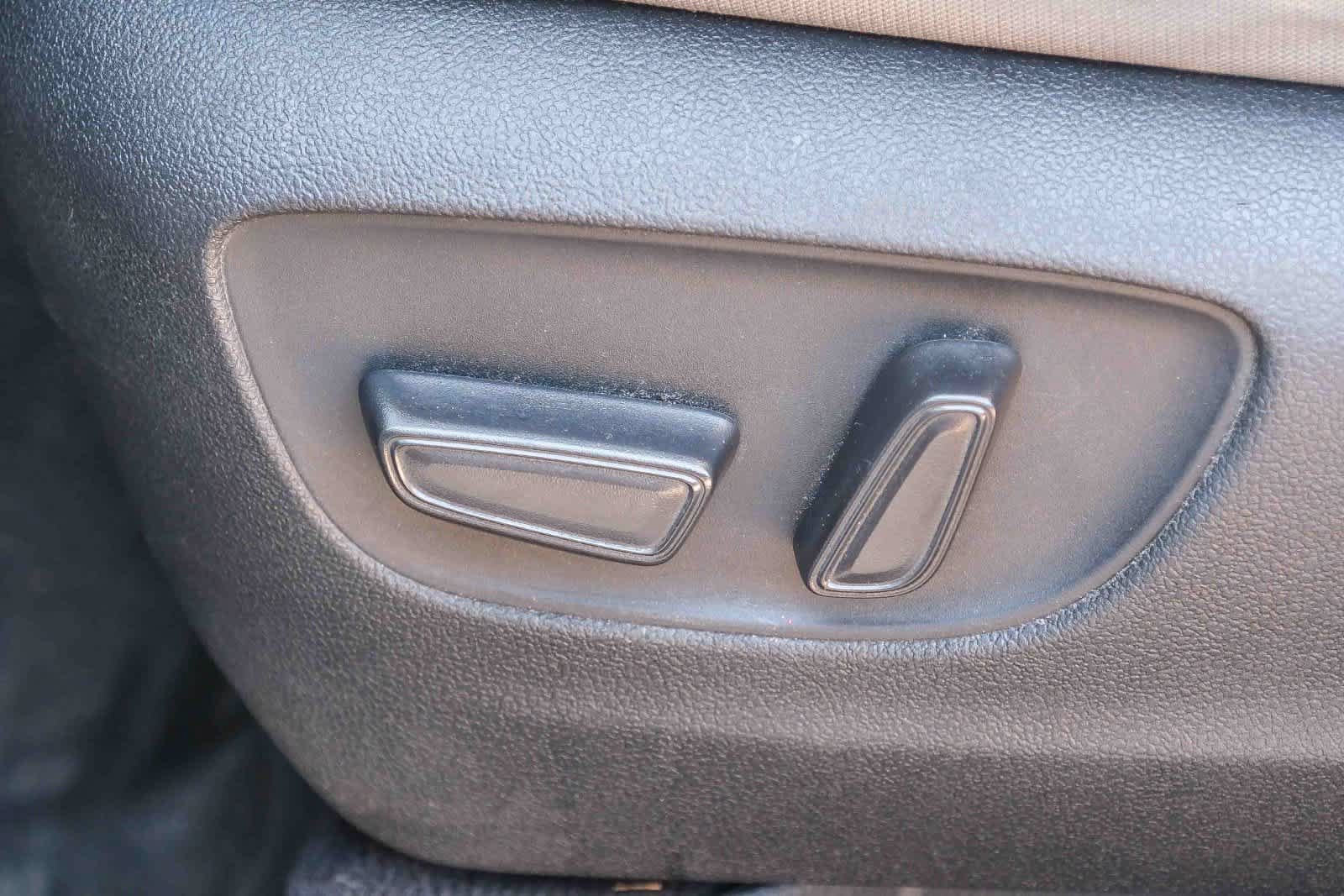 Used 2024 Toyota Sienna LE w/ LE Plus Package FWD image 22