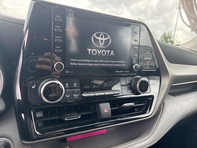 Used 2021 Toyota Highlander XLE AWD/4WD image 10