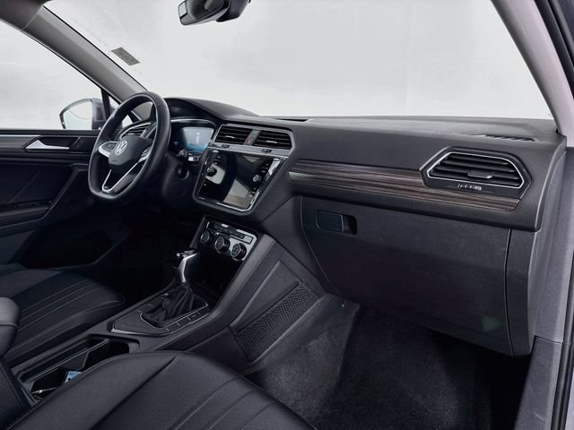 Used 2024 Volkswagen Tiguan SE FWD image 29