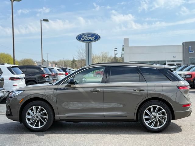 Used 2025 Lincoln Corsair Grand Touring w/ Towing Package AWD/4WD image 46