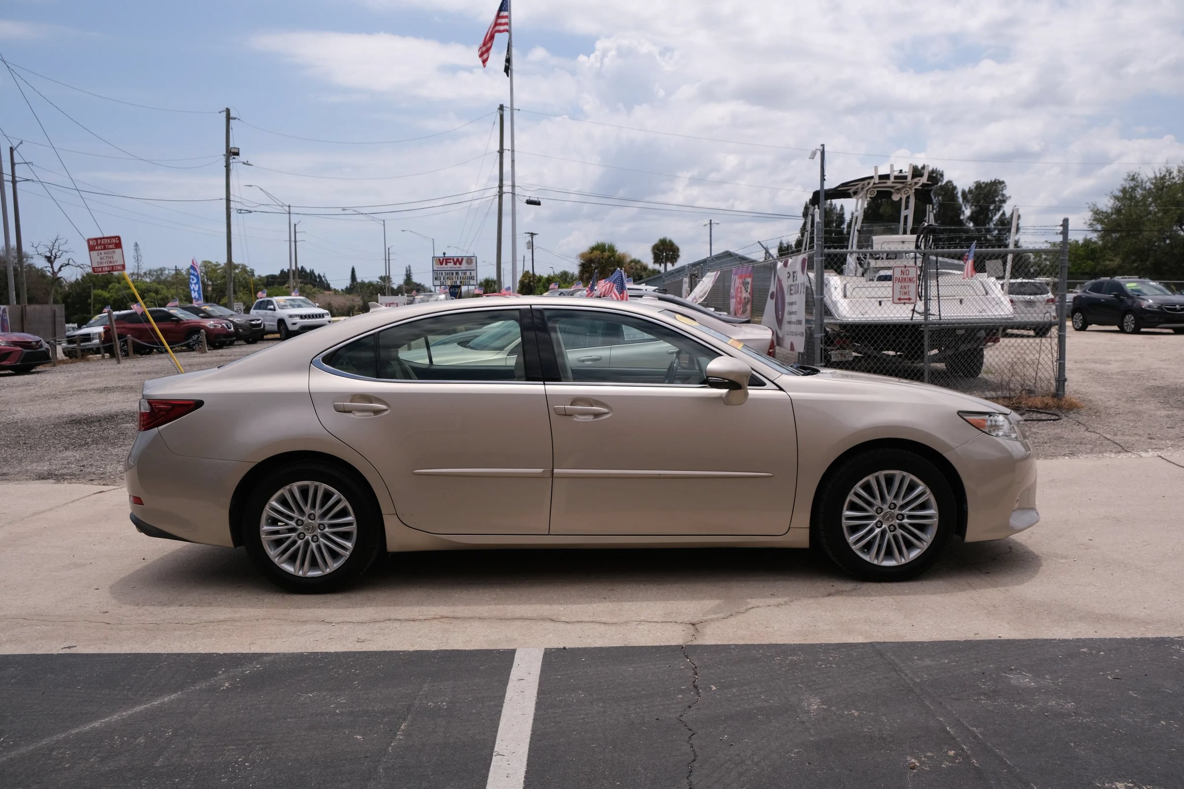 Used 2014 Lexus ES 350 w/ Luxury Package FWD image 4