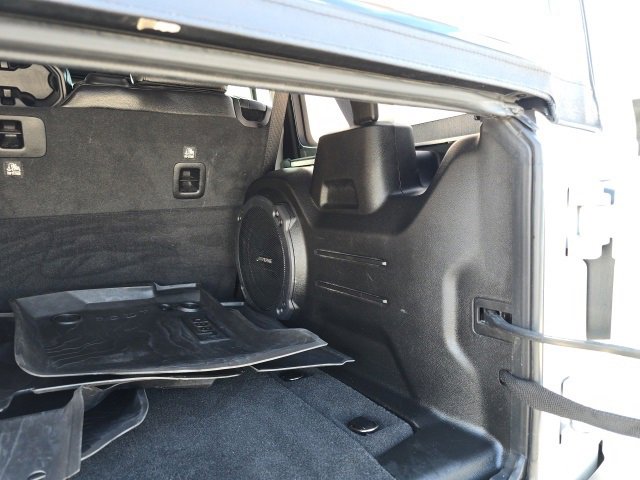 Used 2022 Jeep Wrangler Unlimited Rubicon w/ Cold Weather Group image 18