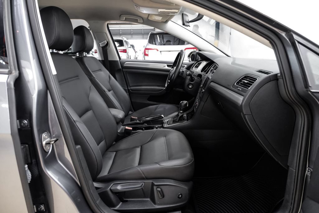 Used 2015 Volkswagen Golf S FWD image 32