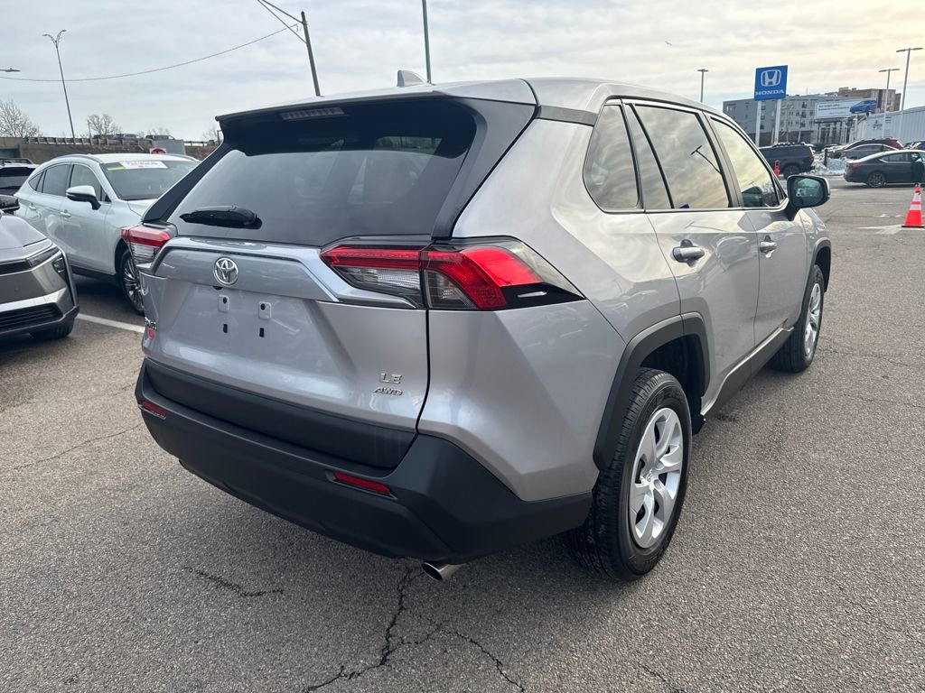 Used 2024 Toyota RAV4 LE image 8