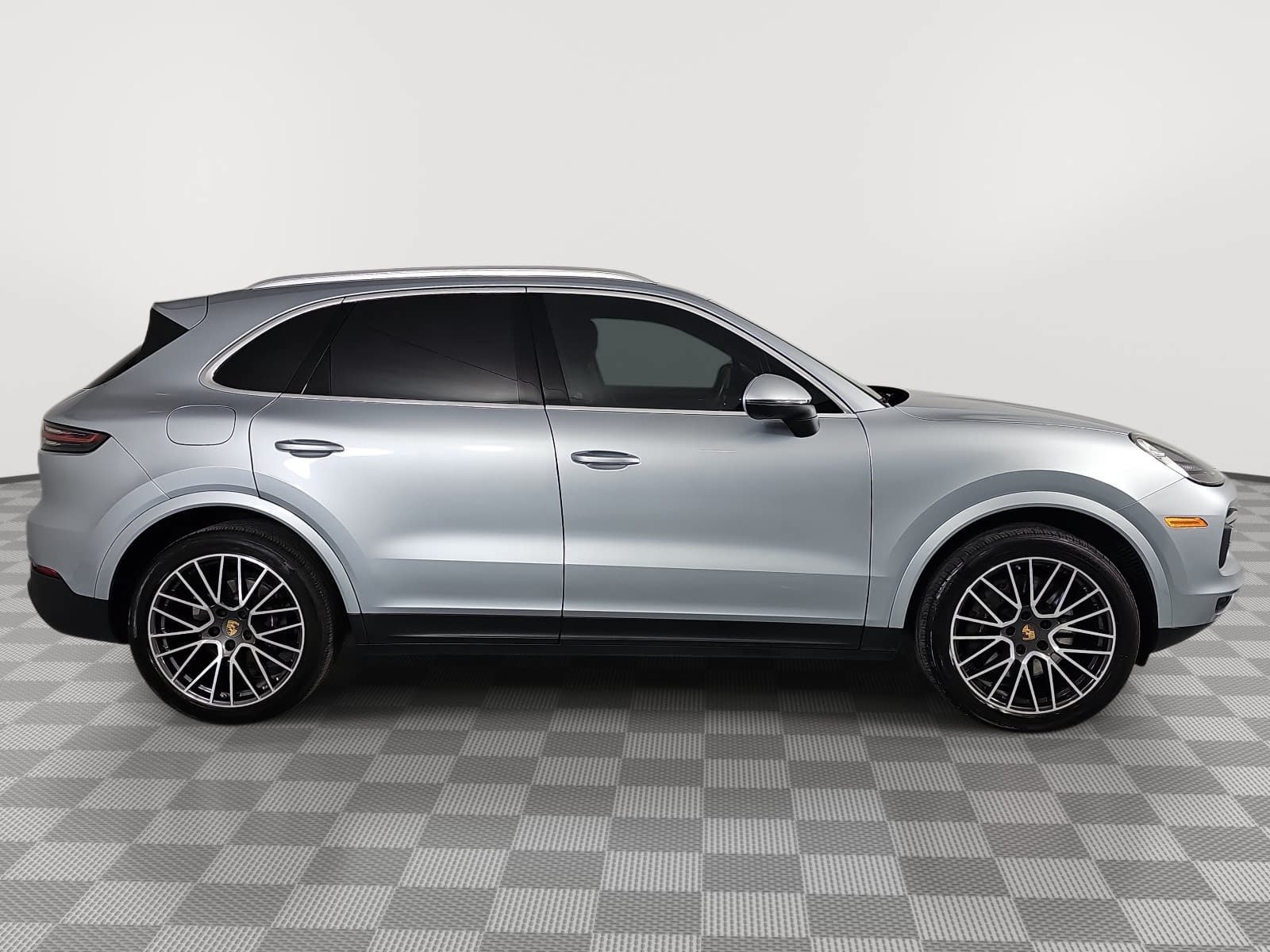 Used 2023 Porsche Cayenne Platinum Edition AWD/4WD image 9