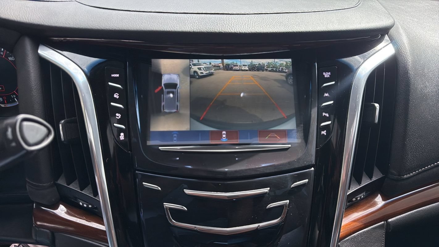 Used 2019 Cadillac Escalade Luxury AWD/4WD image 12