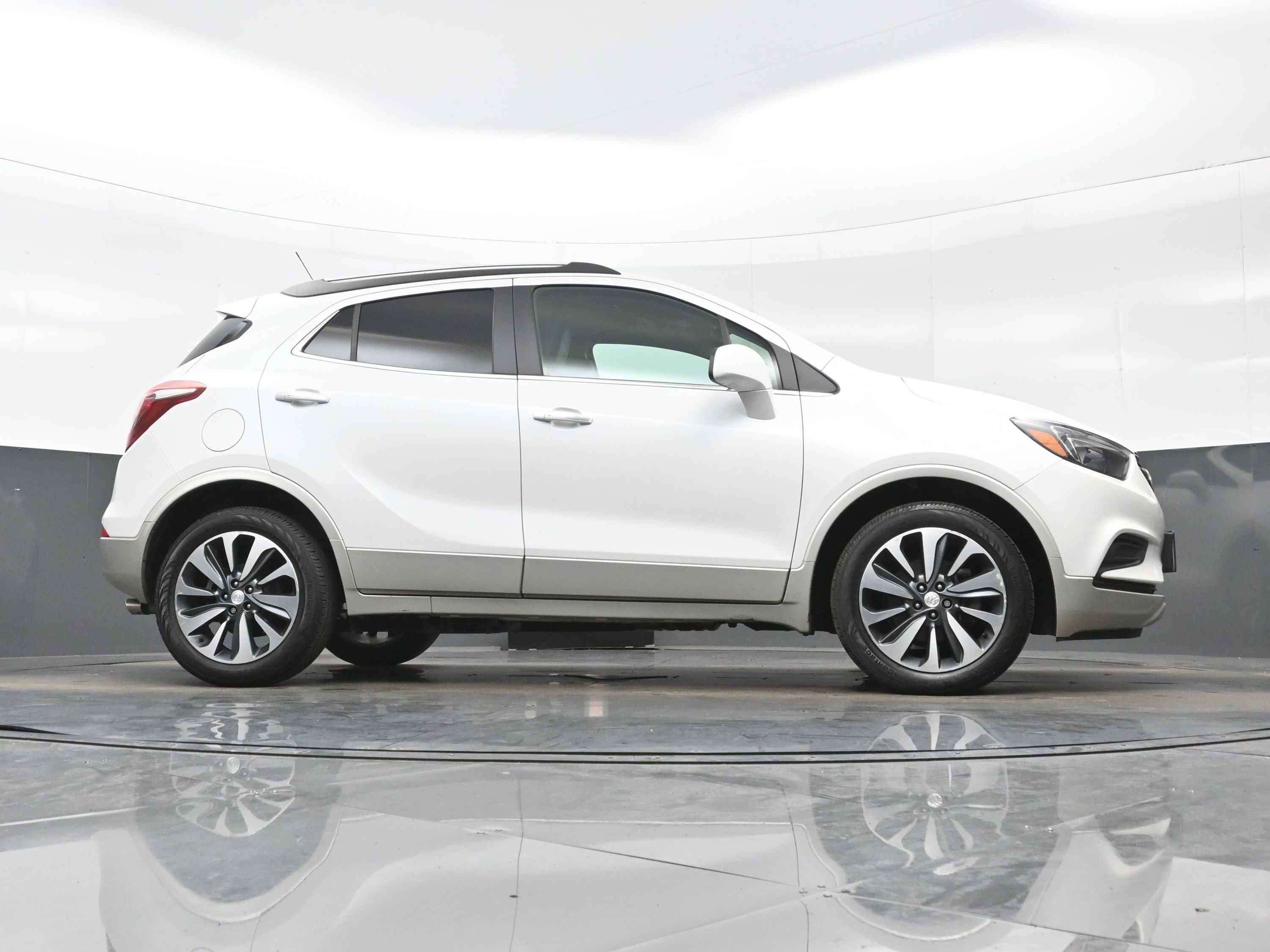 Used 2021 Buick Encore Preferred FWD image 32