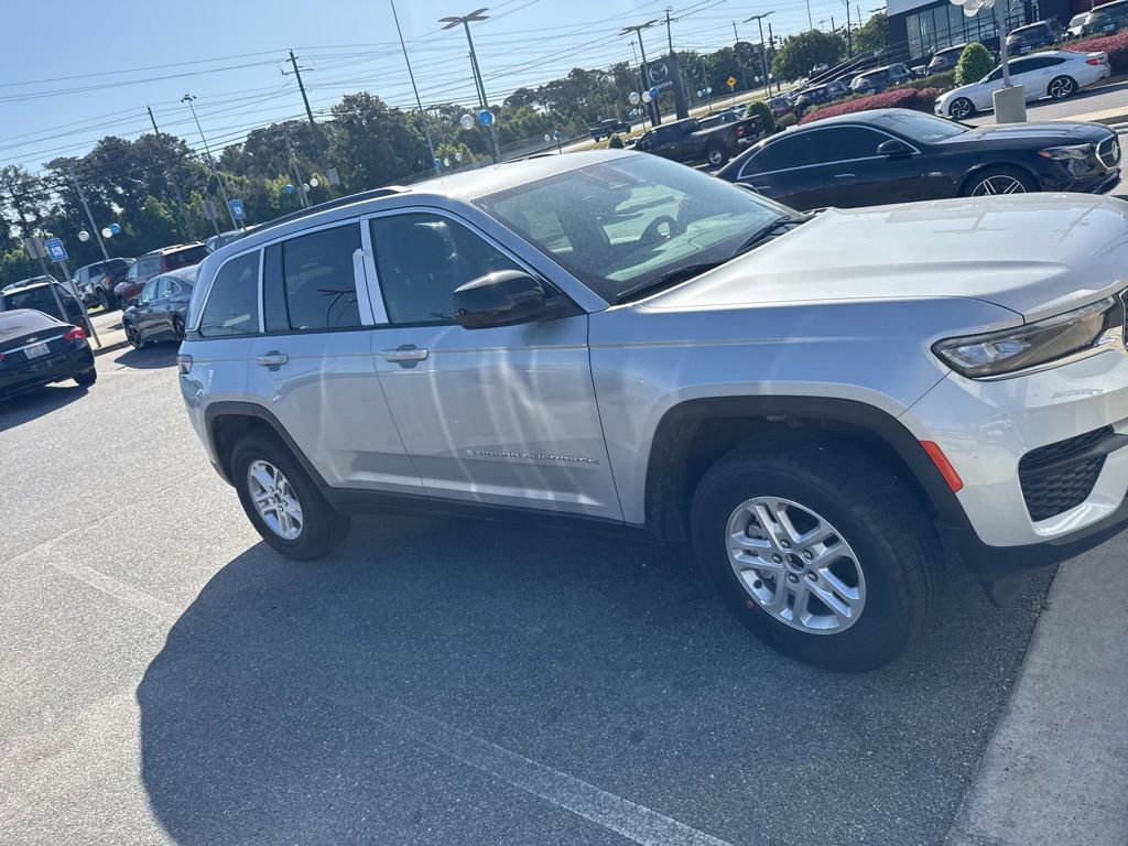 Used 2025 Jeep Grand Cherokee Laredo w/ Luxury Tech Group I image 4