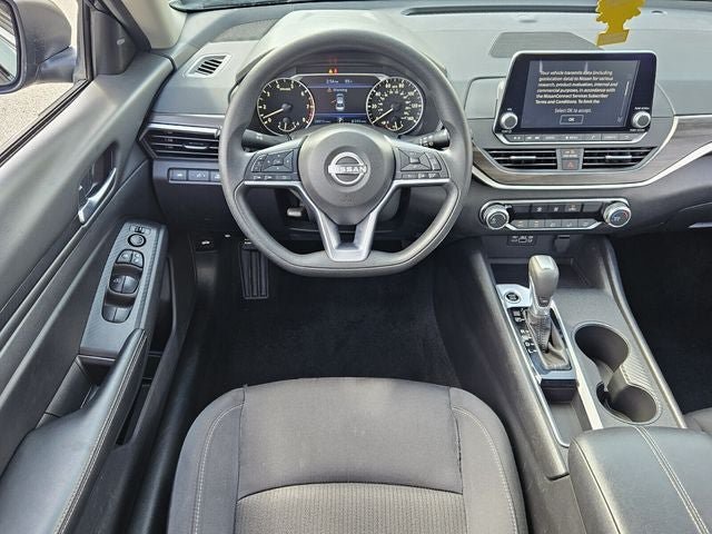 Used 2025 Nissan Altima 2.5 SV FWD image 13